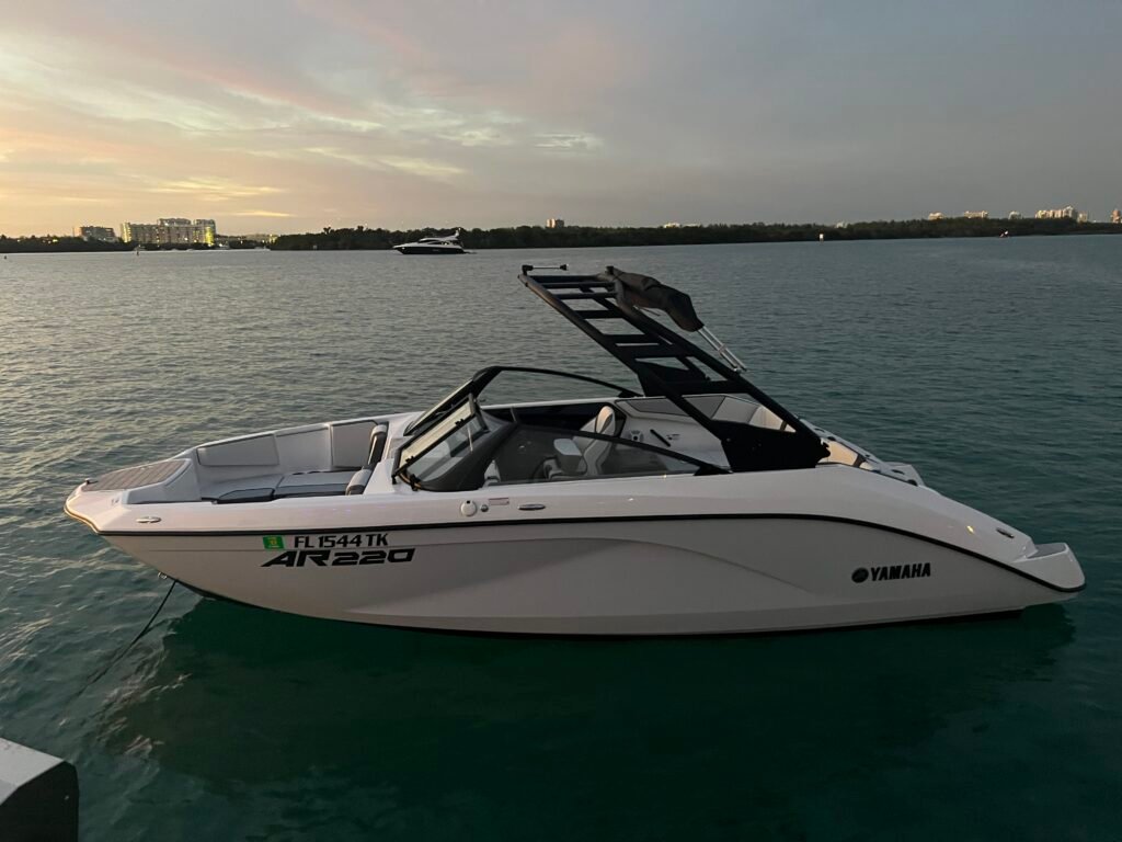 Yamaha AR220 Boat tour Yamaha AR220